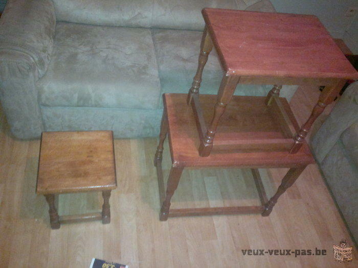 Vend Salon Urgent Demenagement 3 fauteuils + lot de trois table basse