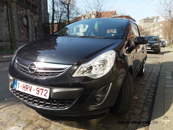 A VENDRE OPEL CORSA ESSENCE AUTOMATIC KM 8.000 PRIX 8.000 EURO