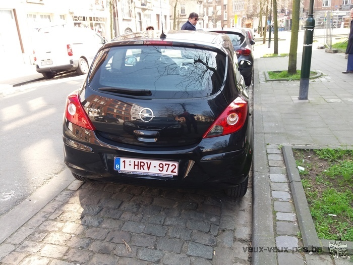 A VENDRE OPEL CORSA ESSENCE AUTOMATIC KM 8.000 PRIX 8.000 EURO