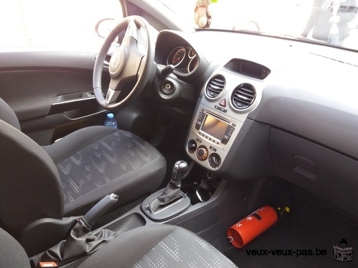 A VENDRE OPEL CORSA ESSENCE AUTOMATIC KM 8.000 PRIX 8.000 EURO