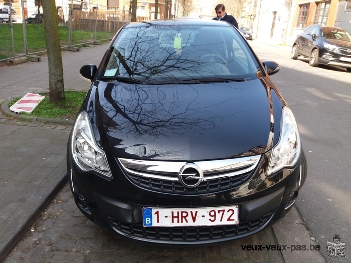 A VENDRE OPEL CORSA ESSENCE AUTOMATIC KM 8.000 PRIX 8.000 EURO