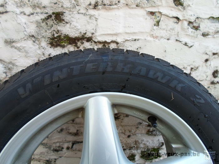 4 jantes alu 5 trous avec pneus hiver 205/55R 16