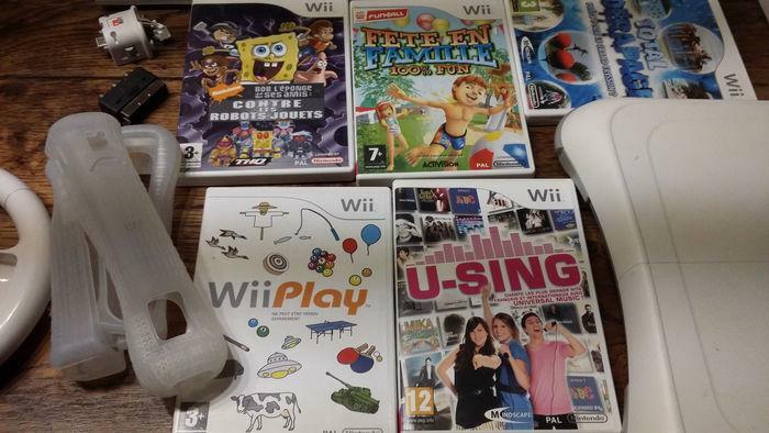 Superbe lot Nintendo Wii console + 11 jeux + wii fit + sports kit ++