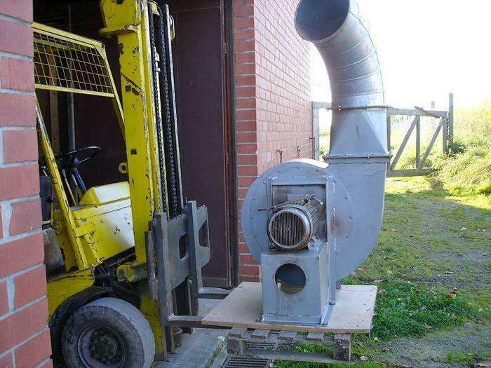 A.V. Gros aspirateur de copeaux.