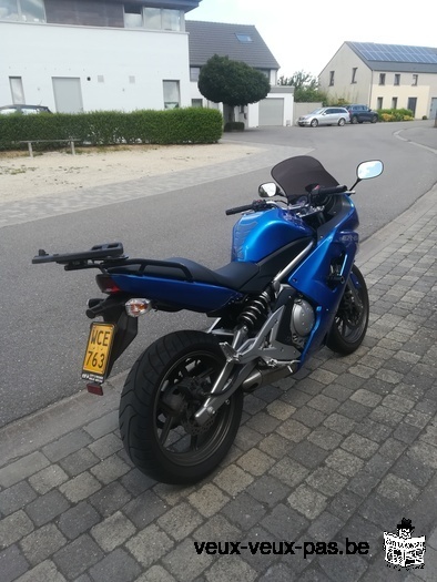 Moto pratiquement neuve bon marché