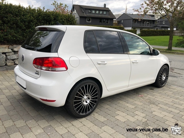 Superbe Volkswagen Golf 1.6 TDI Highline