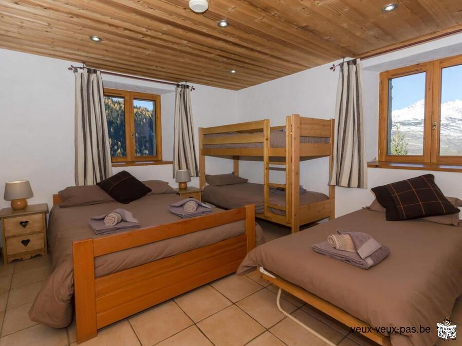 Chalet savoyard de 19 lits de haut standing avec sauna et Jacuzzi