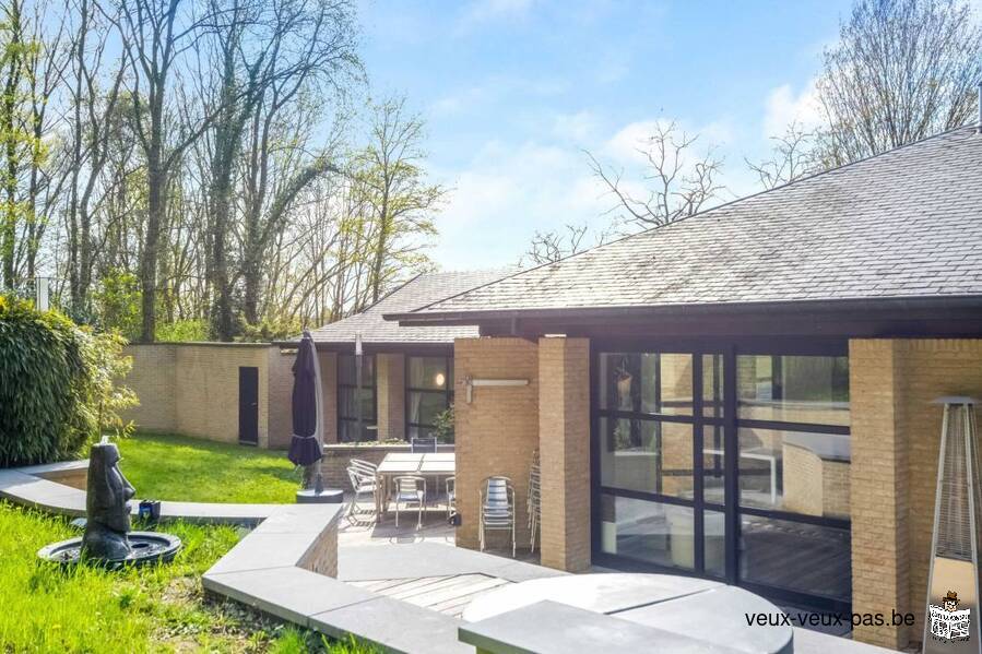 Villa avec piscine, jacuzzi et magnifique jardin