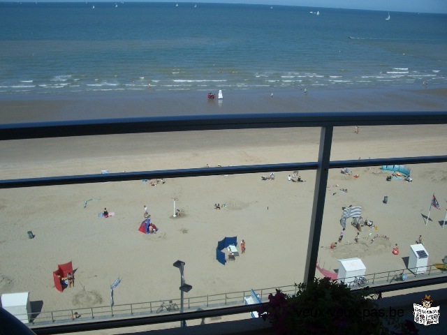 Middelkerke studio 2/4personnes ,piscine, face à la mer. digue