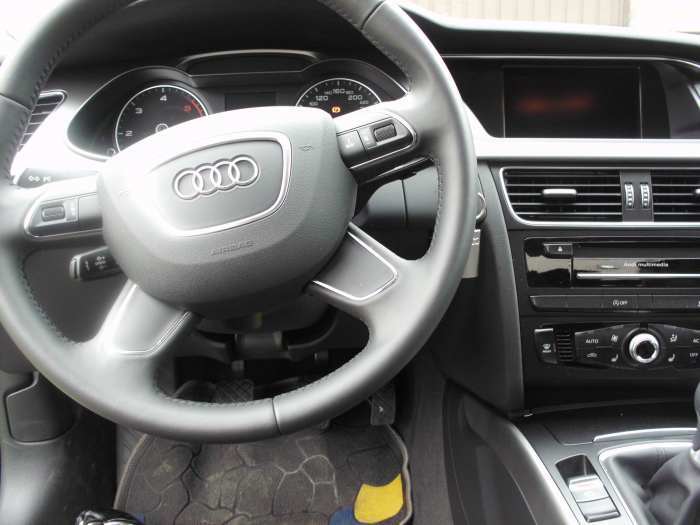 audi A4 berline gris/noir annee 2012