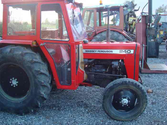 Tracteur massey ferguson 240