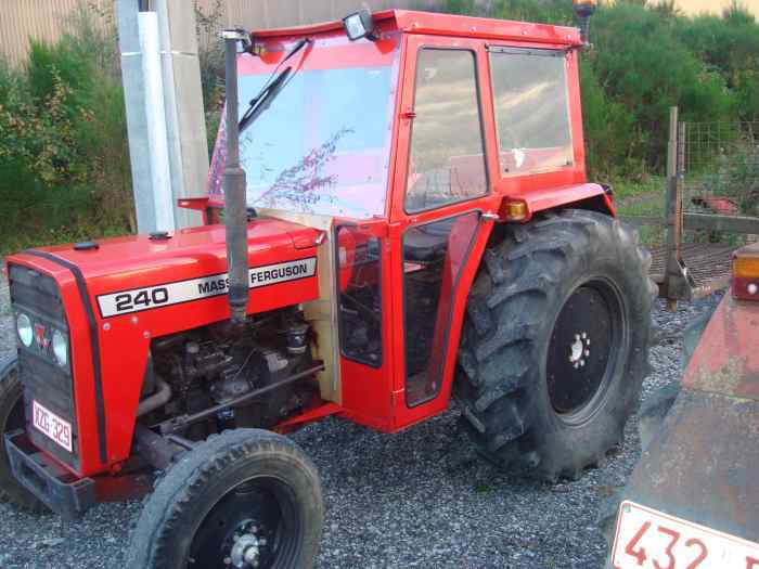 Tracteur massey ferguson 240