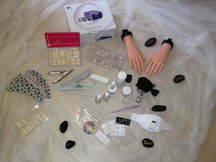 Accessoire complet pour ongles en résinne