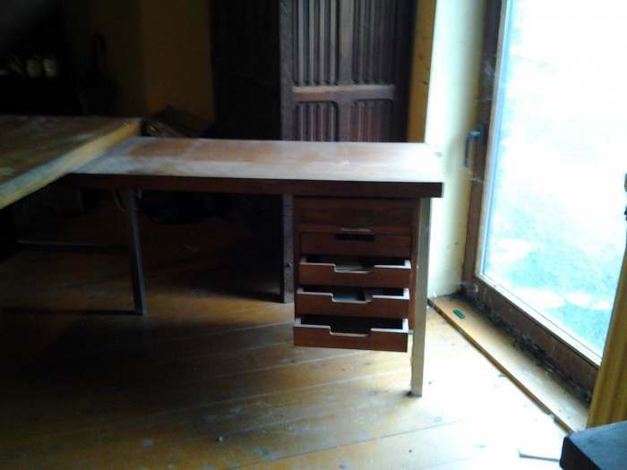 Bureau en noyer en l + meubles assortis