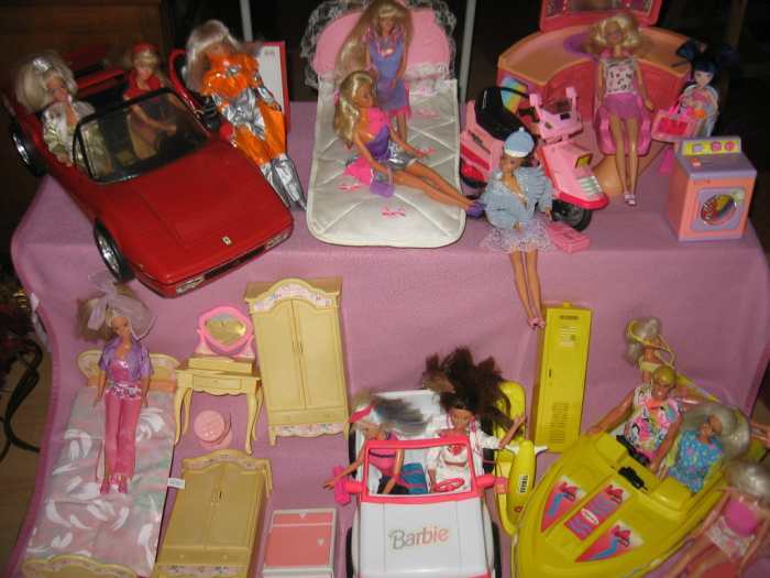 important lot de barbies