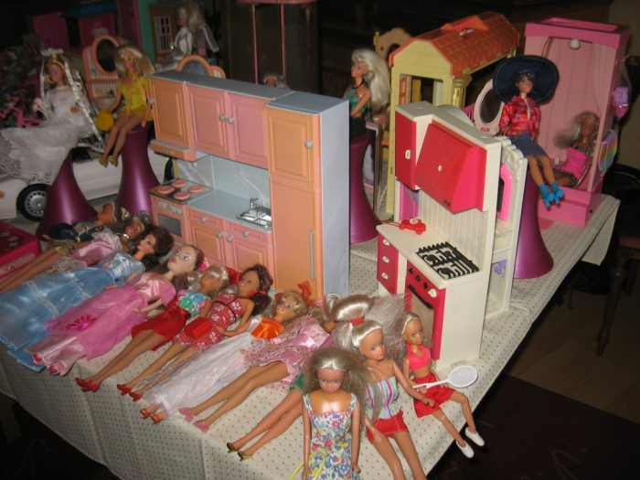 important lot de barbies