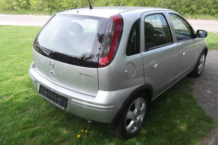 opel corsa 2004