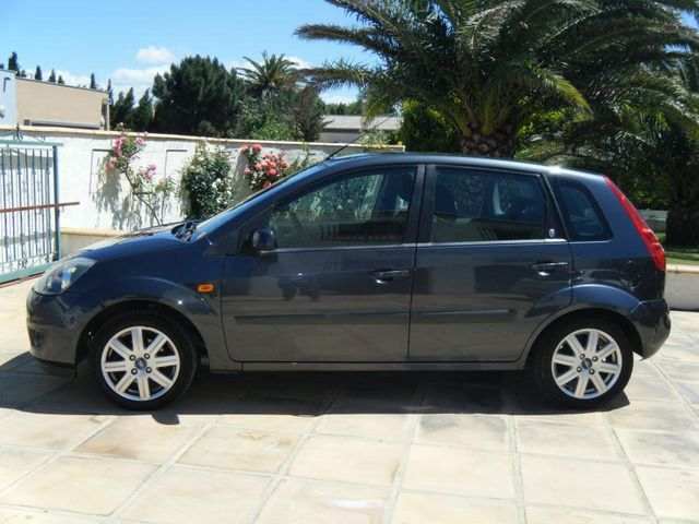 magnifique FORD FIESTA 4 IV (2) 1400 TDCI GHIA 5P