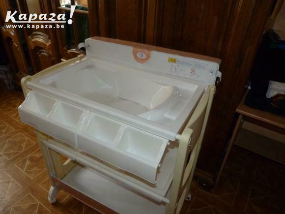 changing table + bath-tub