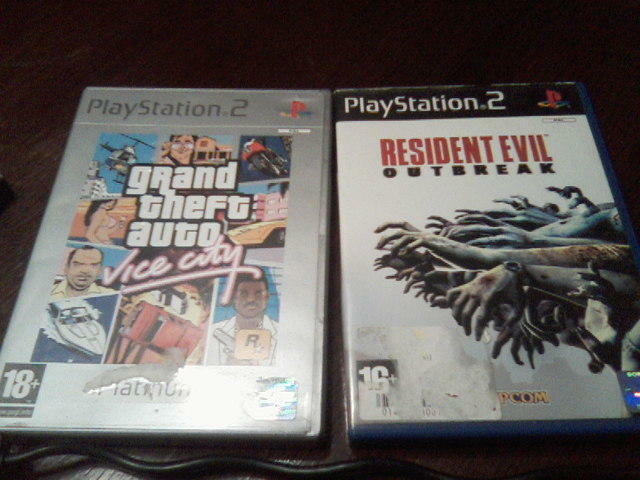 grand theft auto vice city et resident evil outbreak