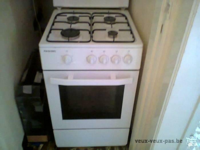 AV cuisinière au ngaz de ville