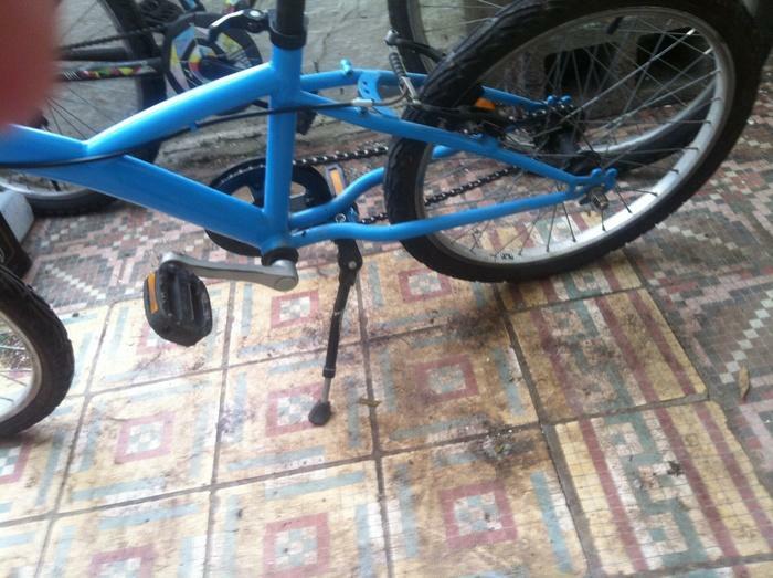 Vélo bleu btwin