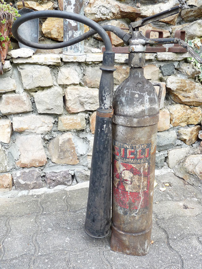 extincteur sicli ancien modèle hauteur -+ 77 cm avec sa lance